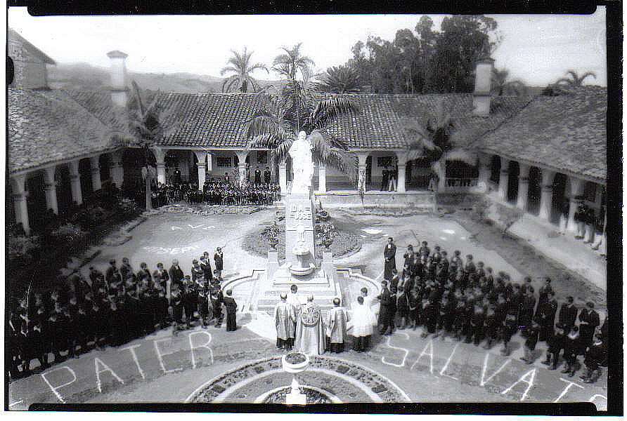 Bendiciòn del Monumento a San José - Convento de San Camilo - 1943 - Autor: Marceliano Vallejo (escultor nariñense).